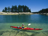 Woman Kayaks Through the Clear Water of Penobscot Bay, Maine Fotografisk trykk av Skip Brown