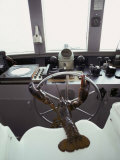 A giant lobster is poised to steer a boat Lámina fotográfica por Bill Curtsinger A giant lobster is poised to steer a boat Lámina fotográfica por Bill Curtsinger