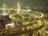 Like a Giant Coiled Snake, a Highway Spirals Down to Meet with Other Roadways Photographie par Paul Chesley
