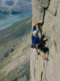 Un escaladeur s'efforce d'atteindre le haut d'un mur de granite jamais escaladé auparavant de 183 mètres Photographie par Bobby Model