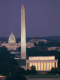 Vue nocturne du Lincoln Memorial, du Washington Monument, et du Capitole Photographie par Richard Nowitz