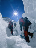Climbers Ascend the Khumbu Icefall Photographie par Bobby Model