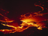 A Lake of Molten Lava Inside the Volcanos Crater Photographie par Peter Carsten