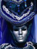 Person In Costume For Carnevale., Venice, Italy Lámina fotográfica por Juliet Coombe Person In Costume For Carnevale., Venice, Italy Lámina fotográfica por Juliet Coombe