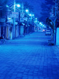 Tourist Ghetto of Calle Santander in Early Morning, Panajachel, Guatemala Photographie par Ryan Fox