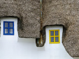 Detail of Wonderful Thatched Roof Cottages in Dunmore East, Munster, Ireland Impressão fotográfica por Greg Gawlowski Detail of Wonderful Thatched Roof Cottages in Dunmore East, Munster, Ireland Impressão fotográfica por Greg Gawlowski