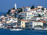 Waterfront and town behind Poros Harbour, Poros Town, Greece Lámina fotográfica por Mark Daffey Waterfront and town behind Poros Harbour, Poros Town, Greece Lámina fotográfica por Mark Daffey