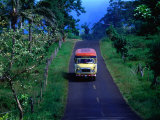 Peter Hendrie - Bus on Country Road, Samoa Fotografická reprodukce
