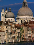 Santa Maria Della Salute with Apartment Buildings in Foreground, Venice, Italy Photographie par Bethune Carmichael