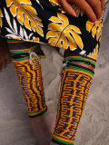 Beaded Ankle and Leg Decoration from San Blas Islands, Panama Photographie par Wayne Walton