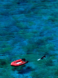 Spearfisher and His Boat, New Caledonia Photographie par Jean-Bernard Carillet
