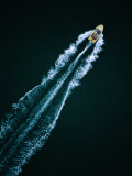 Aerial View of Speed Boat with Large Wake Travelling on Port Phillip Bay, Melbourne, Australia Photographie par Rodney Hyett