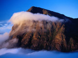Dawn Mist Shrouds Buachaille Etive Mor, Glencoe, Scotland Photographie par Gareth McCormack