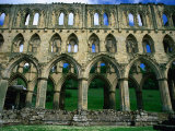 Rievaulx Abbey 12th Century Cistercian Monastery, North York Moors National Park, England Photographie par Grant Dixon