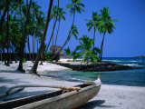 Outrigger Canoe on Beach on South Kona Coast, Puuhonua O Honaunau National Park, Hawaii, USA Photographie par Ann Cecil