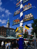 Mât dans le Viktualienmarkt, Munich, Allemagne Photographie par Wayne Walton