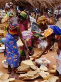 Femmes au marché du vendredi, Vogan, Togo Photographie par Pershouse Craig