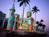 Sunset Over Fairyland: View of the Facade and Entrance to Ilha Fiscal, Rio De Janeiro, Brazil Lámina fotográfica por John Maier Jr. Sunset Over Fairyland: View of the Facade and Entrance to Ilha Fiscal, Rio De Janeiro, Brazil Lámina fotográfica por John Maier Jr.