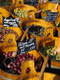 Olives for Sale at Stall, Winterfeldmarkt, Winterfeldplatz, Schoeneberg, Berlin, Germany Photographie par Richard Nebesky