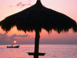 Palapa (Umbrella) and Boat, Anse La Raye, Anse-La-Raye, St. Lucia Lámina fotográfica por Jeff Greenberg Palapa (Umbrella) and Boat, Anse La Raye, Anse-La-Raye, St. Lucia Lámina fotográfica por Jeff Greenberg