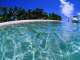Boat at One Foot Island, Cook Islands Fotografie-Druck von Peter Hendrie