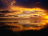 The Setting Sun Casts Light on Dark Clouds and Sea, Cook Islands Photographie par Peter Hendrie