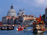 Bucintoro Galleon Leading the Historical Regatta Pageant in Grand Canal, Venice, Veneto, Italy Photographie par Roberto Gerometta