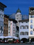 Street Cafe in Piazza Duomo, Trento, Trentino-Alto-Adige, Italy Photographie par Grant Dixon