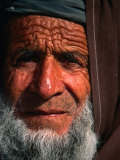Bearded Afghan Man, Looking at Camera, Mazar-E Sharif, Afghanistan Photographie par Stephane Victor