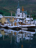 Traditional Oak Fishing Boats in Front of Husavikurkirkja Church, Husavik, Iceland Photographie par Grant Dixon