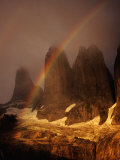 Rainbow Over Torres Del Paine (Towers of Paine), Torres Del Paine National Park, Chile Photographie par Woods Wheatcroft