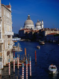 Grand Canal and Domes of Chiesa Di Santa Maria Della Salute in Distance, Venice, Italy Fotografie-Druck von Gareth McCormack