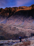 Hiker Descending to Glencoe, Scotland Photographie par Gareth McCormack