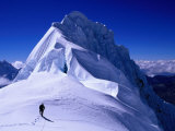 Climber on Summit Ridge of Nevadao Quitaraju, Cordillera Blanca, Ancash, Peru Photographie par Grant Dixon