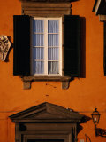 Exterior Of Building On Via Del Duomo, Lucca, Italy Lámina fotográfica por Damien Simonis