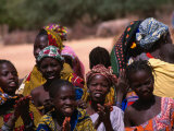 Local Village Children Colourfully Attired on Niger River, Mali Photographie par Patrick Syder