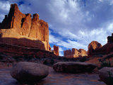 Sandstone Towers and Boulders in Park Avenue, Arches National Park, Utah, USA Photographie par Gareth McCormack