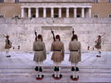 Changing of Evzone Guards at Greek Parliament Building, Athens, Attica, Greece Photographie par Diana Mayfield
