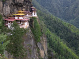 Taktsang (Tiger's Nest) Dzong Perched on Edge of Steep Cliff, Paro Valley, Bhutan Fotografie-Druck von Keren Su