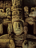 Dr. Webster, Barbara Fash, Corn God, Copan, Maya, Honduras Photographie par Kenneth Garrett