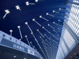 Sweeping Suspended Roof and Glass Windows, Pudong International Airport, Shanghai, China Lámina fotográfica por Paul Souders