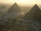 Pyramids at Giza, Giza Plateau, Egypt Lámina fotográfica por Kenneth Garrett