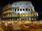 Runners Make Their Way Past the Colosseum in Rome Stampa fotografica Runners Make Their Way Past the Colosseum in Rome Stampa fotografica