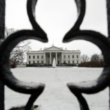 A Light Dusting of Snow Covers the Ground in Front of the White House Photographic Print by Ron Edmonds