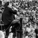 Bono with U2 on Stage at Live Aid Concert, Wembley Stadium, 1985 Valokuvavedos Bono with U2 on Stage at Live Aid Concert, Wembley Stadium, 1985 Valokuvavedos