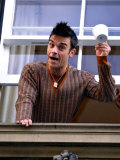 Robbie Williams at the Window of His Apartment This Afternoon, 2002 Lámina fotográfica Robbie Williams at the Window of His Apartment This Afternoon, 2002 Lámina fotográfica