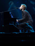 Coldplays Chris Martin Headlining the Pyramid Stage at the Glastonbury Festival, June 2005 Photographie