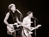 The Who in Concert, Roger Daltry Singing at the Charlton Athletic Football Club Ground, May 1976 Fotografisk trykk The Who in Concert, Roger Daltry Singing at the Charlton Athletic Football Club Ground, May 1976 Fotografisk trykk