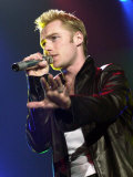 Ronan Keating on Stage at Wembley Arena, London, May 2001 Lámina fotográfica