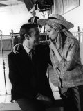 Sean Connery and Luciana Paoluzzi on the Set of the James Bond 007 Film Thunderball, March 1965 Fotografie-Druck